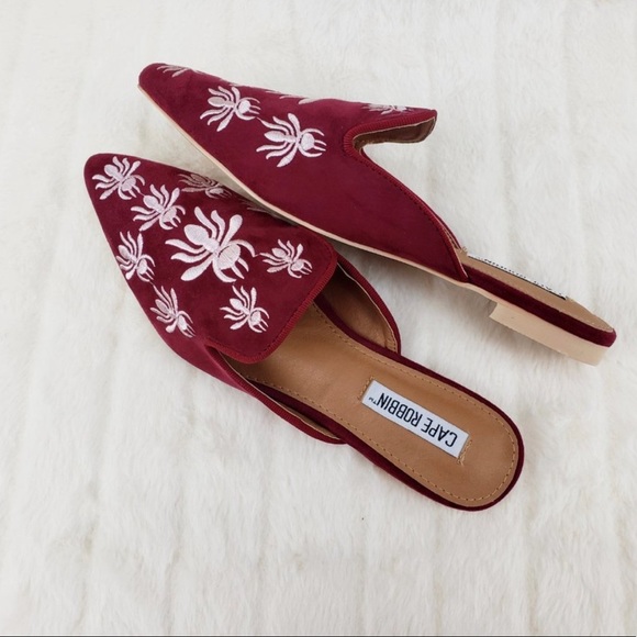 Cape Robbin slip on. Bug embroidery white and red background. - Picture 2 of 4